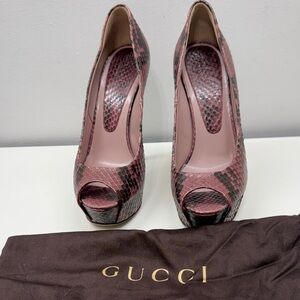 GUCCI PINK BLACK SNAKESKIN OPEN TOE PLATFORM PUMPS SIZE 36 EXCELLENT COND